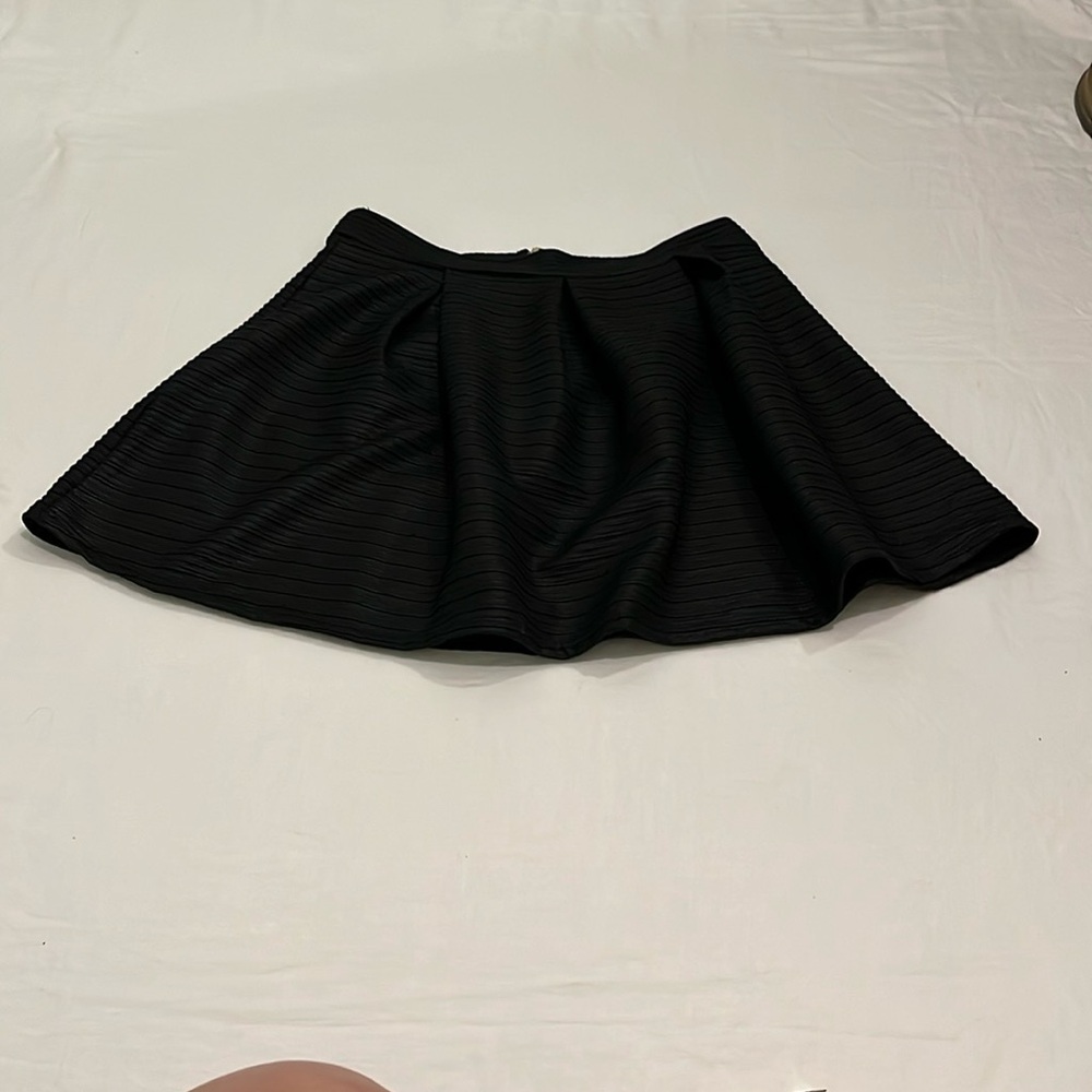 Mahina Elegant Black Circle Mini Skirt Zipper in Back Size Medium Versatile